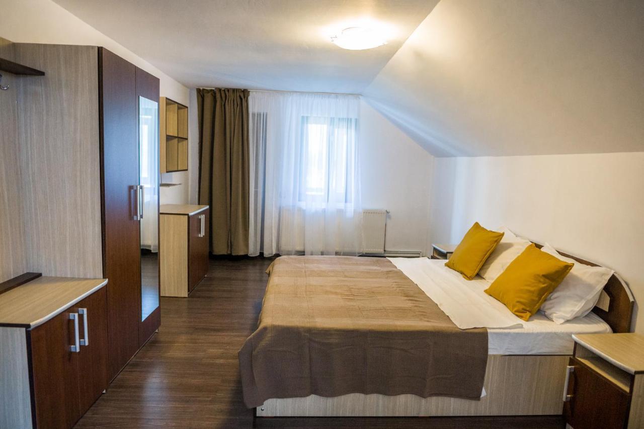 Pensiunea Xandra Hotel Corbi Exterior photo
